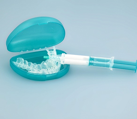 a take-home teeth whitening kit